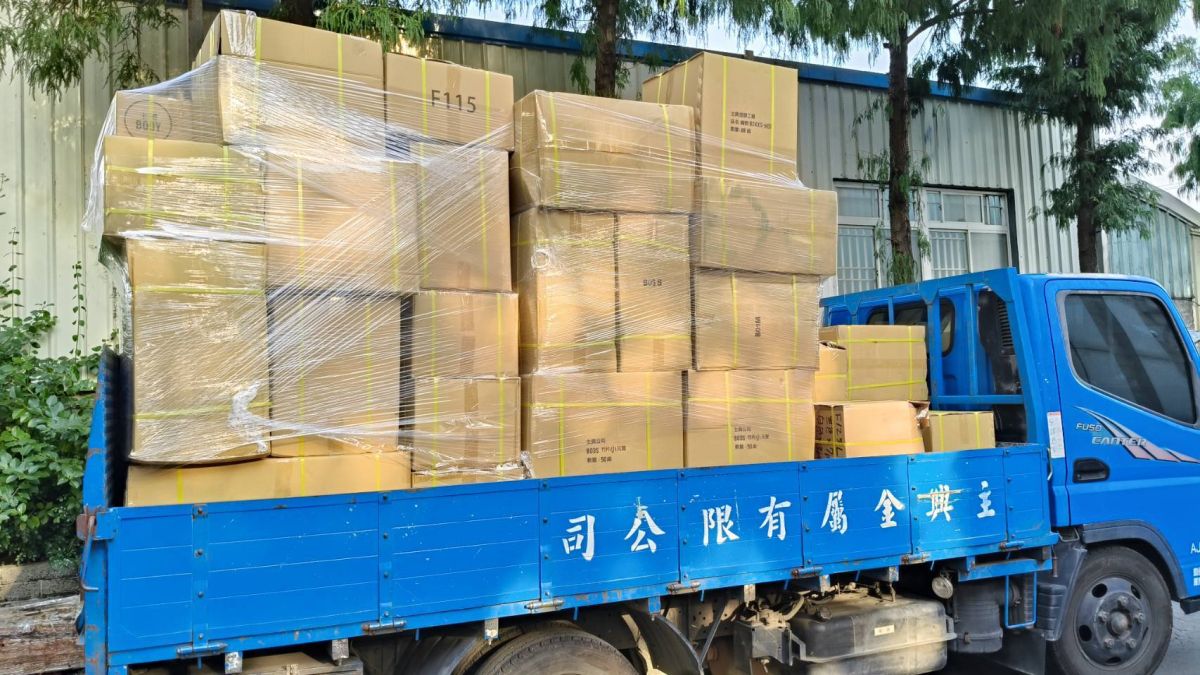 主興塑膠工廠中秋節前備貨出貨現場