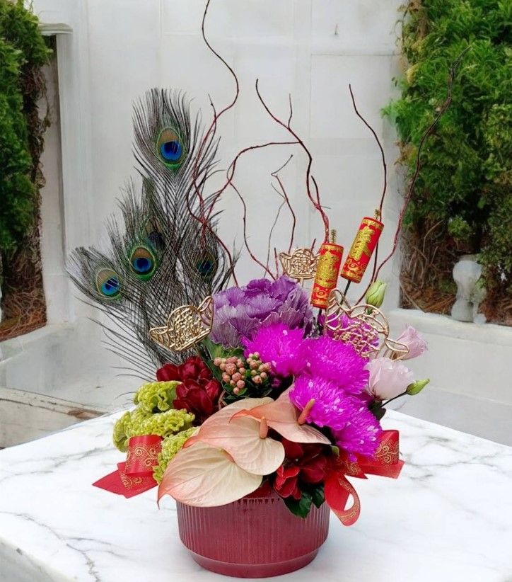 Phalaenopsis gift arrangement using F262 tray