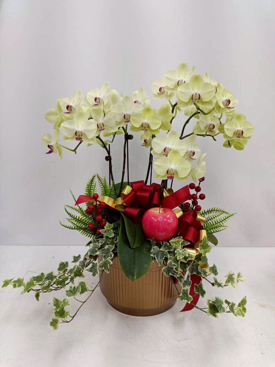 Large Phalaenopsis floral arrangement using F262