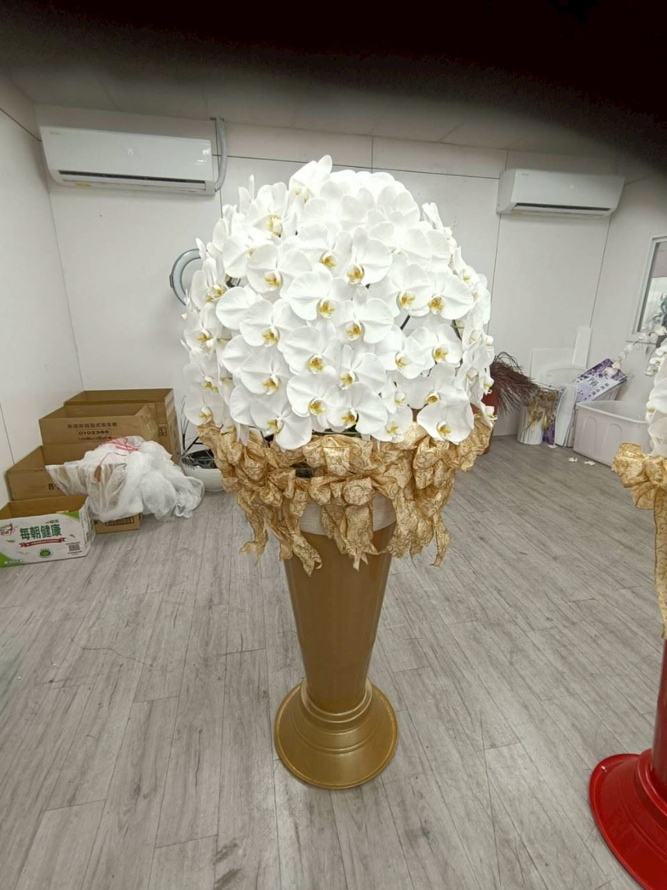 原本的組合方式為 A+C+D，但因上方花材較大，倒置安裝後可能會有不穩的疑慮。若需要更牢固的結構，建議將 A 改為加大型 A2，搭配 C+D，能有效提升穩定性。